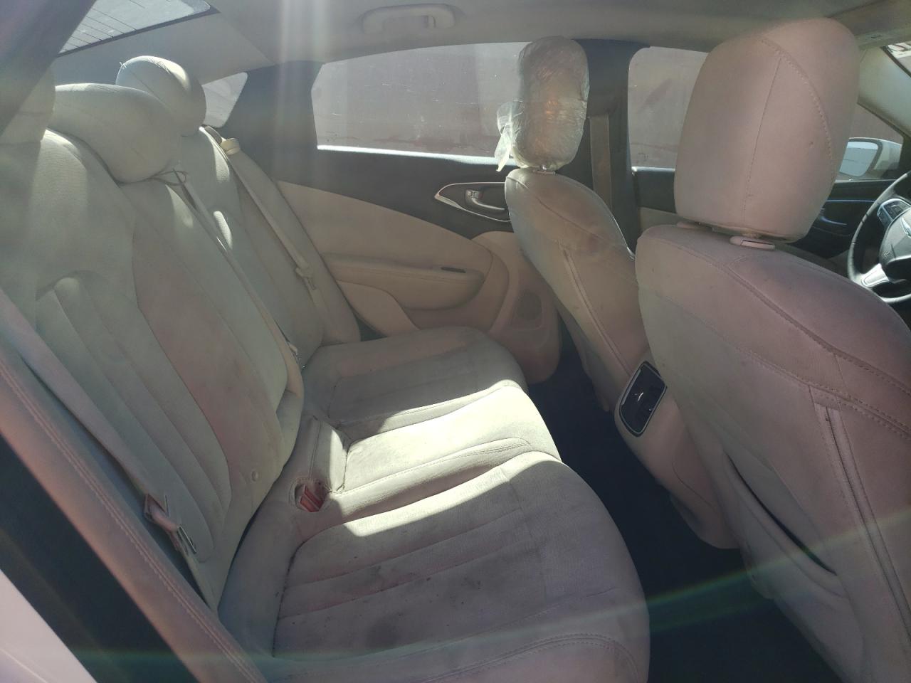 Photo 6 from auction – 2015 CHRYSLER 200 LIMITE with VIN 1C3CCCAB1FN696650