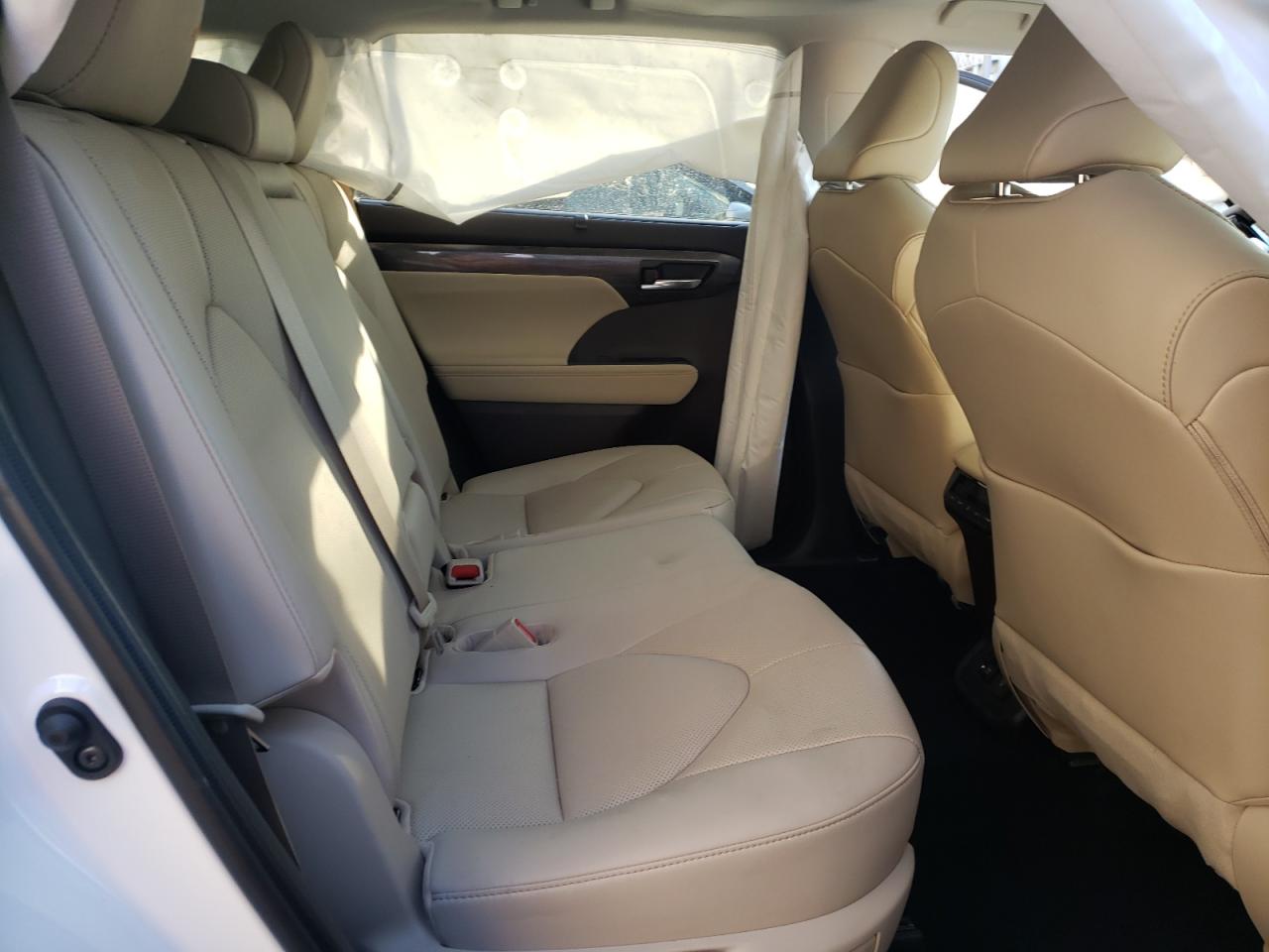 Photo 6 from auction – 2021 TOYOTA HIGHLANDER with VIN 5TDDZRBH6MS084083