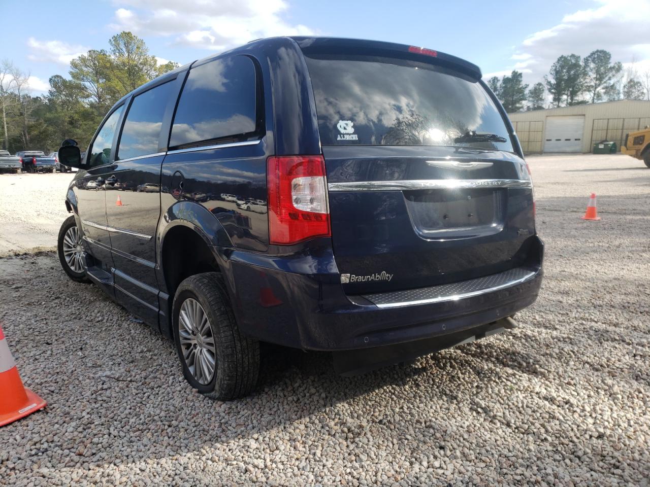 Photo 3 from auction – 2014 CHRYSLER TOWN & COU with VIN 2C4RC1CG4ER330282