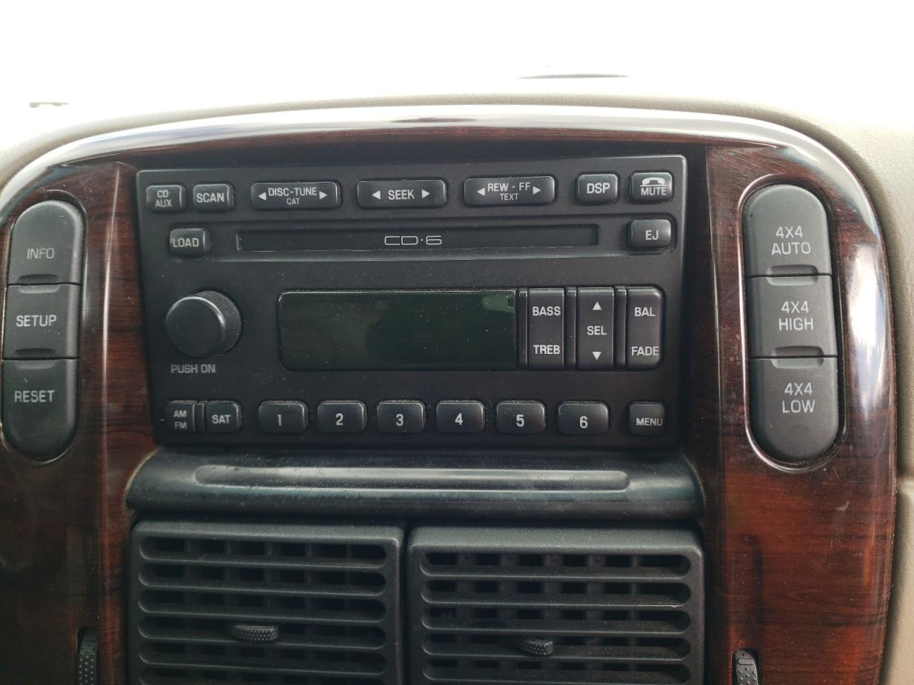 Photo 9 from auction – 2005 FORD EXPLORER L with VIN 1FMDU75W25ZA02570