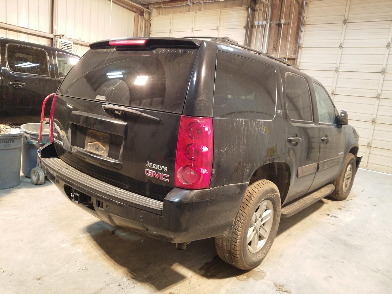 Photo 4 from auction – 2007 GMC YUKON with VIN 1GKFC13007R219179