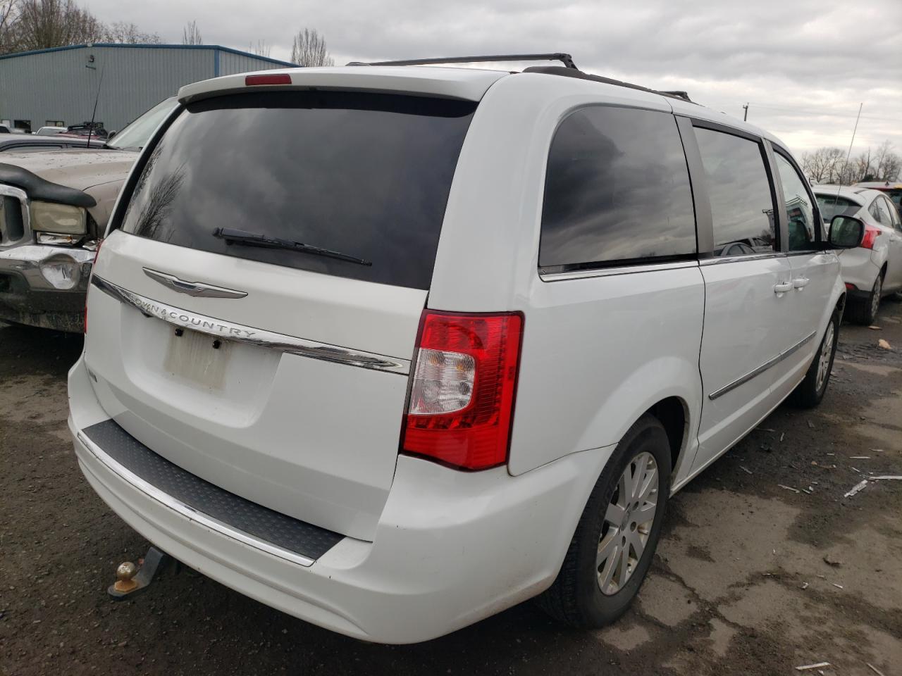 Photo 4 from auction – 2015 CHRYSLER TOWN & COU with VIN 2C4RC1BG6FR534441