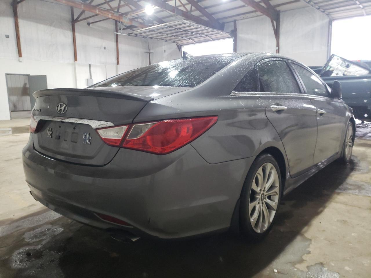 Photo 4 from auction – 2012 HYUNDAI SONATA SE with VIN 5NPEC4ACXCH475126