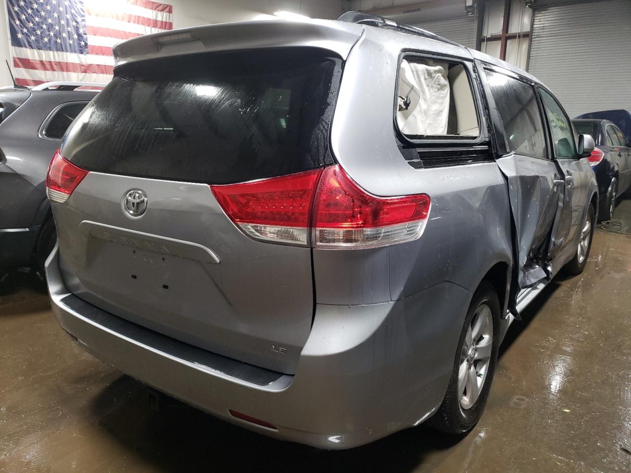 Photo 4 from auction – 2011 TOYOTA SIENNA LE with VIN 5TDKK3DC8BS002703