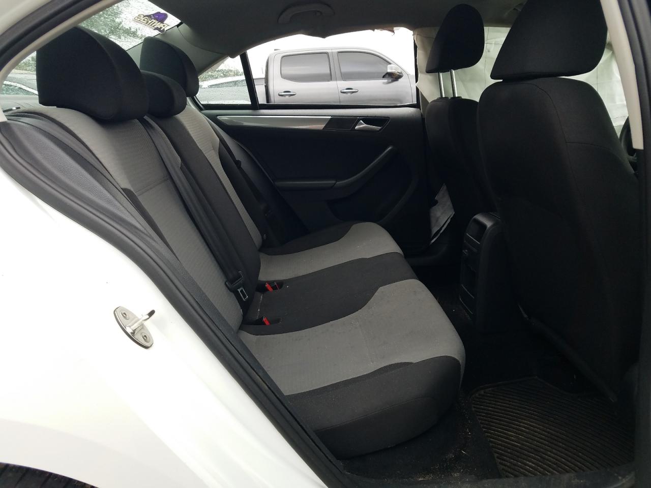 Photo 6 from auction – 2017 VOLKSWAGEN JETTA S with VIN 3VW167AJ8HM314746