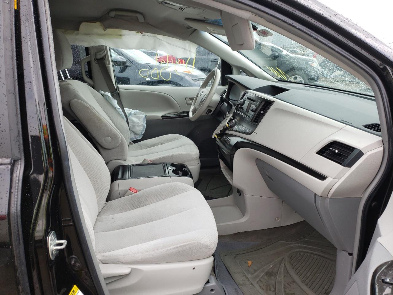 Photo 5 from auction – 2014 TOYOTA SIENNA LE with VIN 5TDKK3DC8ES413636