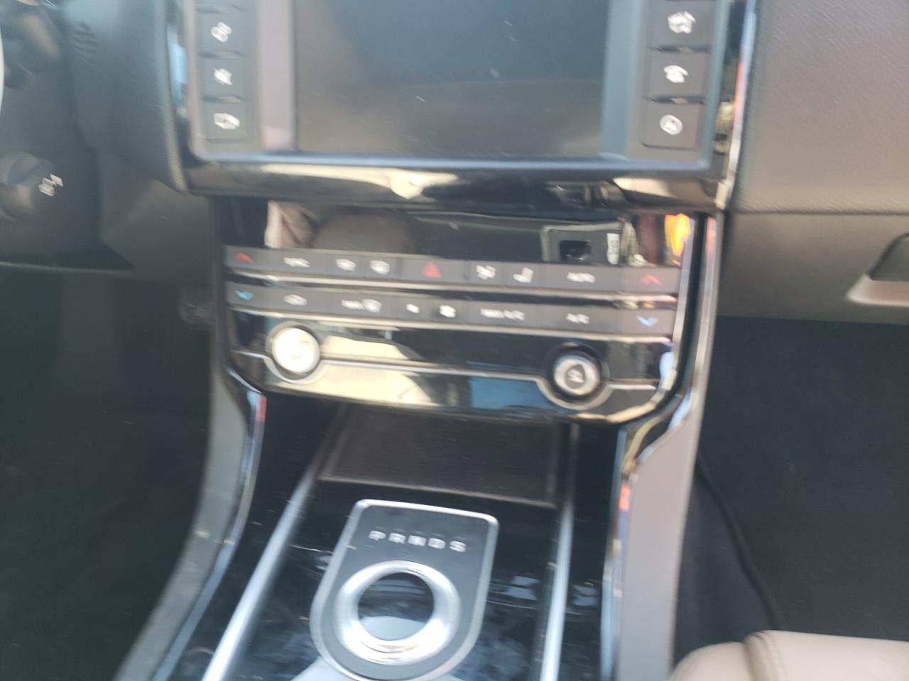 Photo 9 from auction – 2017 JAGUAR XE with VIN SAJAR4BG2HA969110