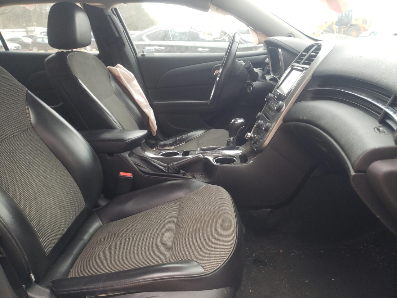 Photo 5 from auction – 2015 CHEVROLET MALIBU 2LT with VIN 1G11D5SL2FF119793