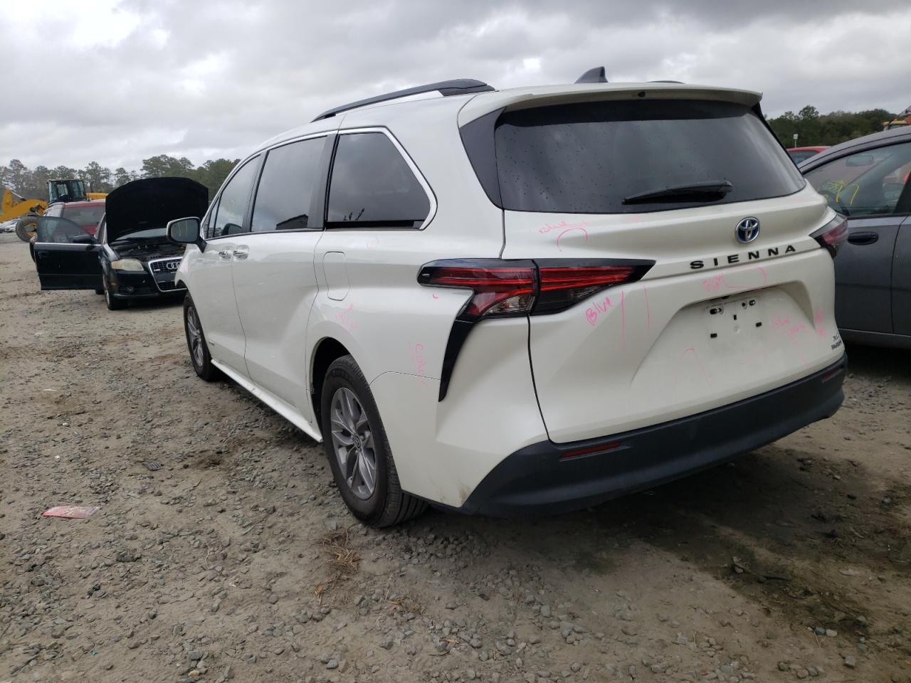 Photo 3 from auction – 2021 TOYOTA SIENNA XLE with VIN 5TDYRKEC7MS059072