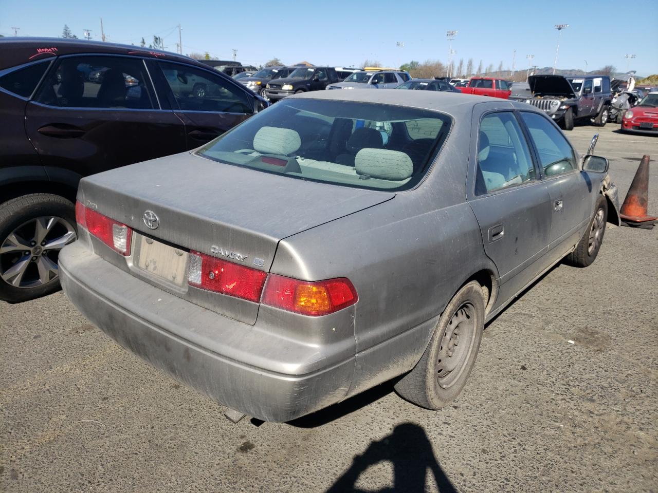 Photo 4 from auction – 2001 TOYOTA CAMRY CE with VIN 4T1BG22K71U064573
