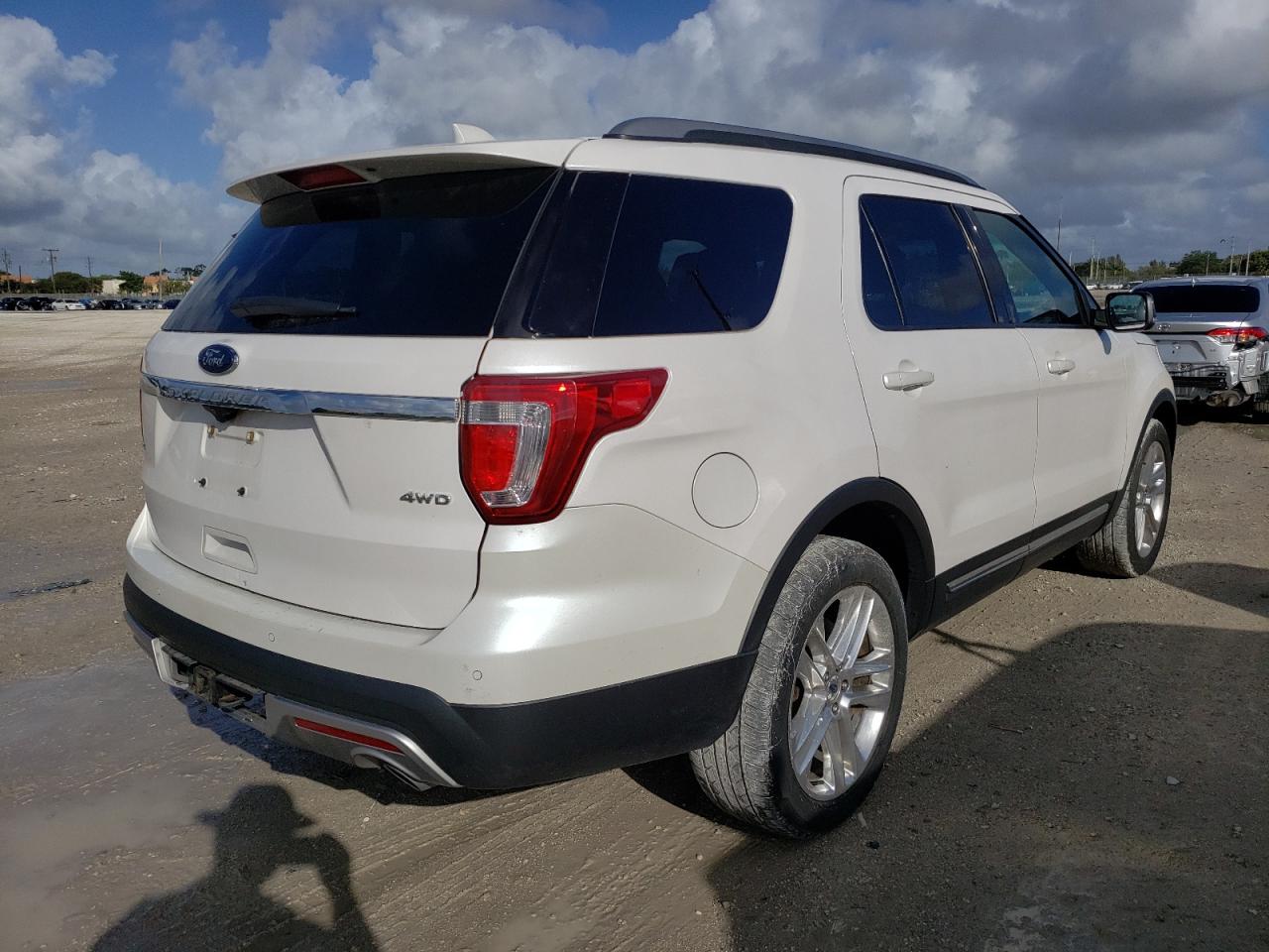 Photo 4 from auction – 2017 FORD EXPLORER X with VIN 1FM5K8D82HGB25949