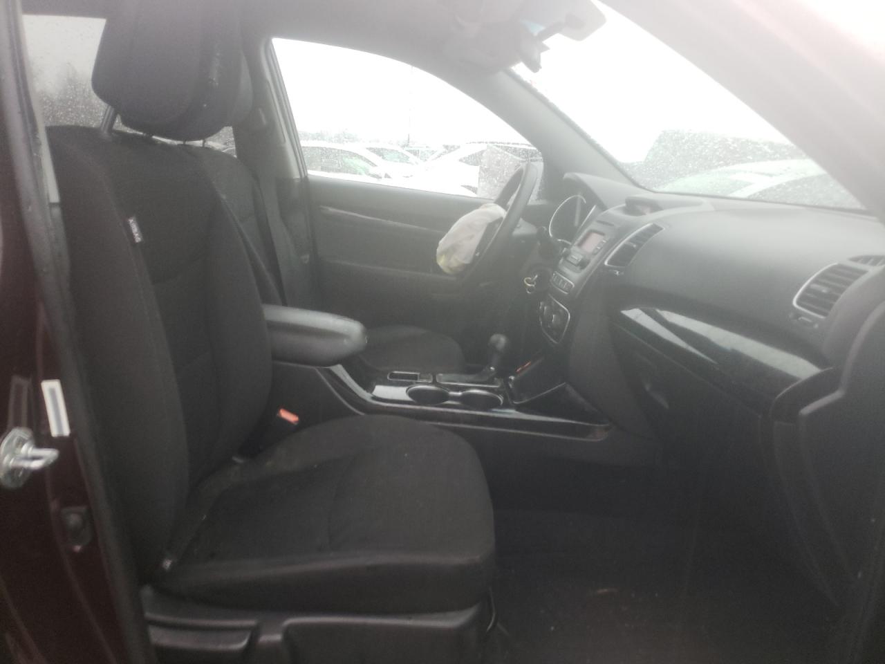 Photo 5 from auction – 2015 KIA SORENTO LX with VIN 5XYKTDA75FG651615