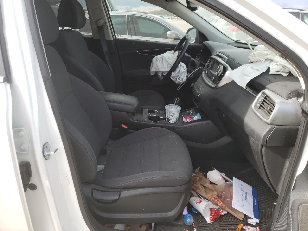 Photo 5 from auction – 2016 KIA SORENTO LX with VIN 5XYPG4A33GG053385