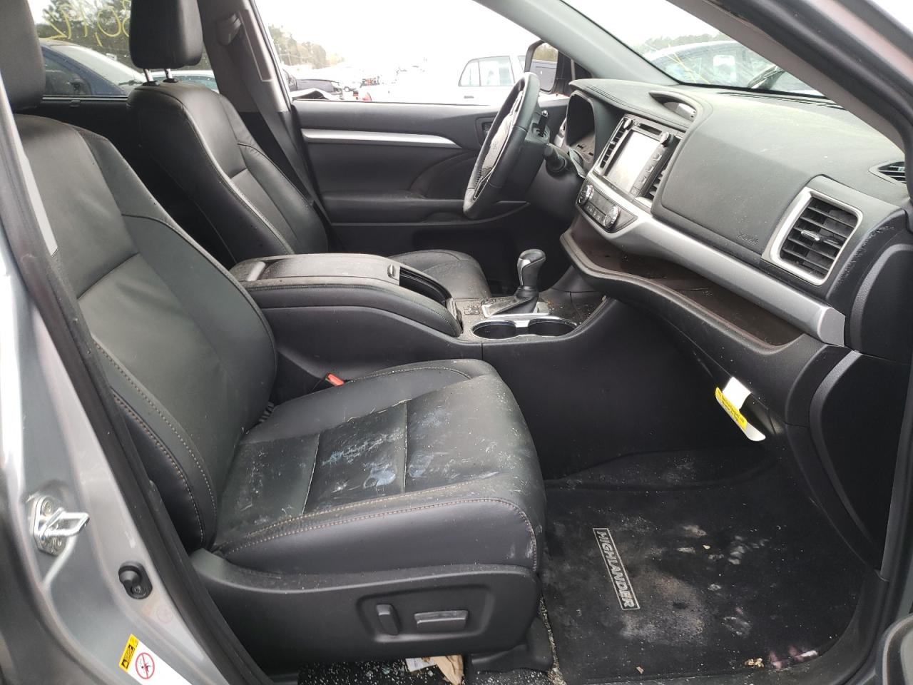 Photo 5 from auction – 2019 TOYOTA HIGHLANDER with VIN 5TDKZRFH6KS572304