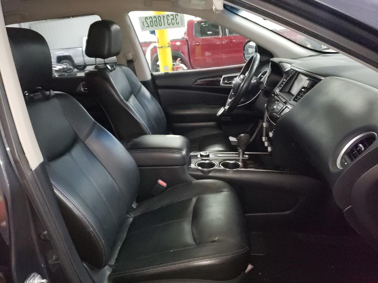 Photo 5 from auction – 2013 NISSAN PATHFINDER with VIN 5N1AR2MM6DC647571