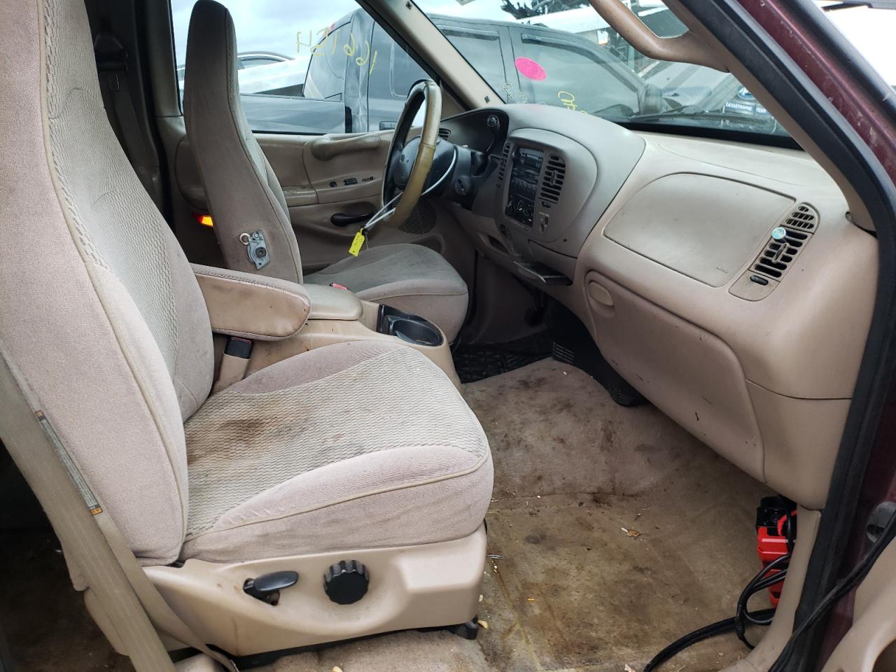 Photo 5 from auction – 1997 FORD F250 with VIN 1FTFX27L7VKC04663