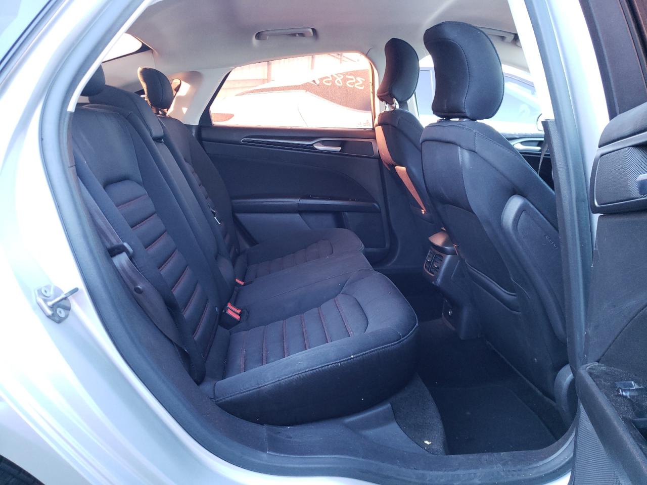 Photo 6 from auction – 2016 FORD FUSION SE with VIN 3FA6P0HD2GR145702