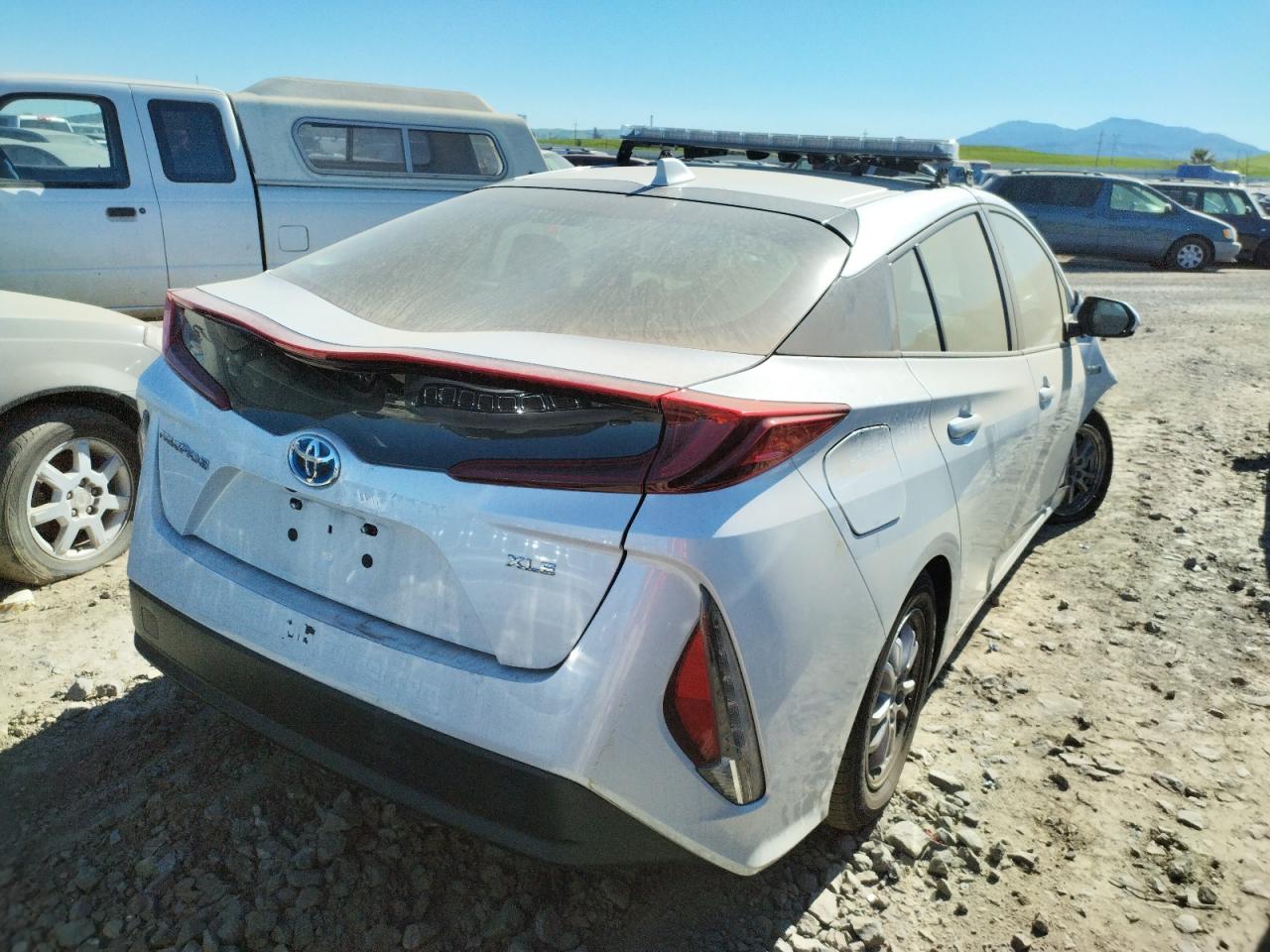 Photo 4 from auction – 2022 TOYOTA PRIUS PRIM with VIN JTDKAMFP3N3203133