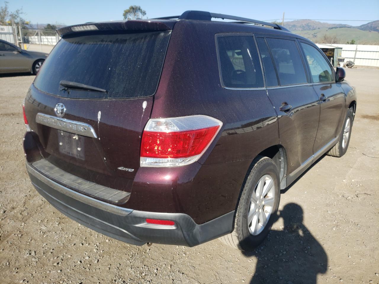 Photo 4 from auction – 2011 TOYOTA HIGHLANDER with VIN 5TDBK3EH8BS050700