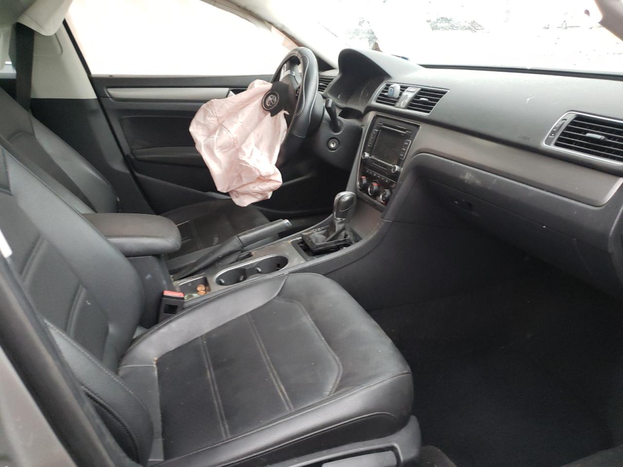 Photo 5 from auction – 2014 VOLKSWAGEN PASSAT SE with VIN 1VWBT7A35EC096342