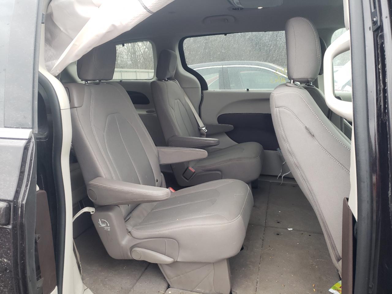Photo 6 from auction – 2017 CHRYSLER PACIFICA T with VIN 2C4RC1BG7HR844570
