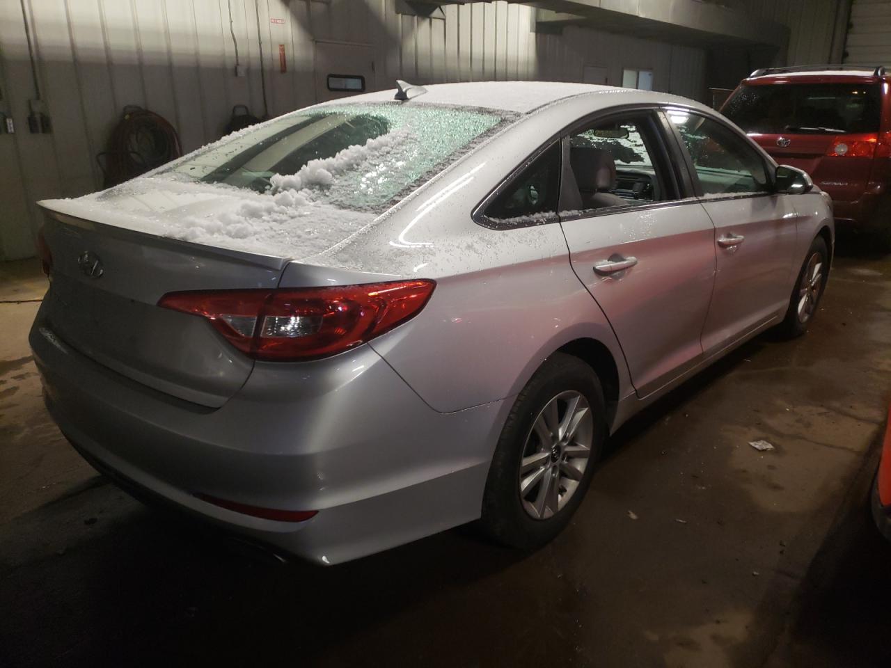 Photo 4 from auction – 2015 HYUNDAI SONATA SE with VIN 5NPE24AF5FH105378