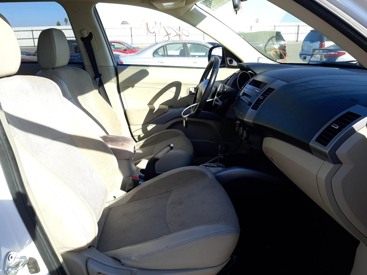 Photo 5 from auction – 2010 MITSUBISHI OUTLANDER with VIN JA4AS3AW2AZ009311