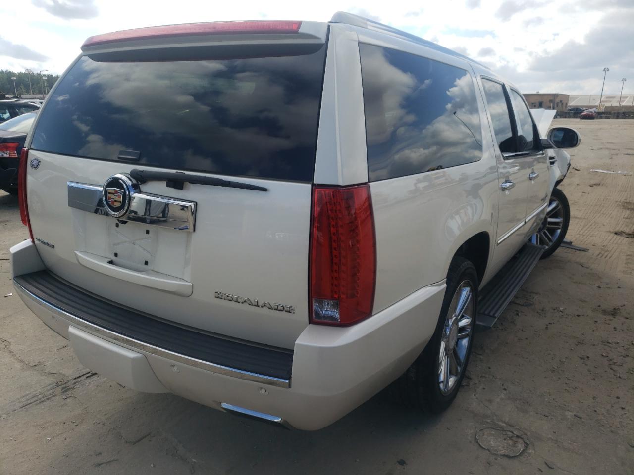 Photo 4 from auction – 2013 CADILLAC ESCALADE E with VIN 1GYS4KEF5DR286218