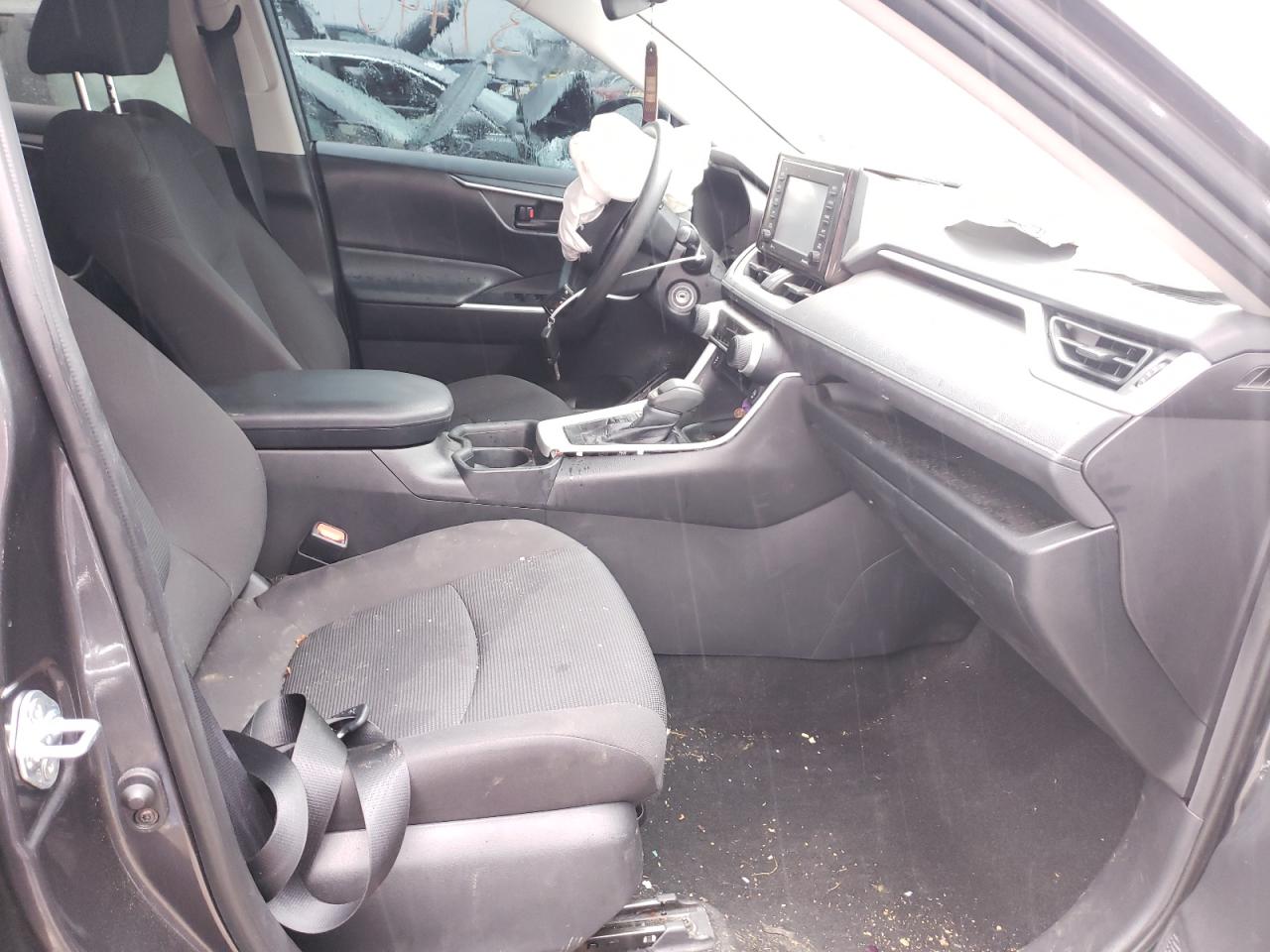 Photo 5 from auction – 2020 TOYOTA RAV4 LE with VIN 2T3F1RFVXLC082609