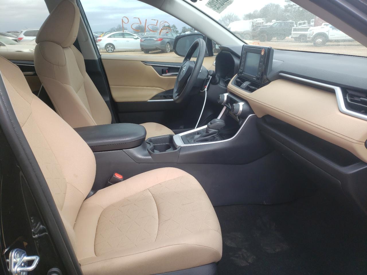Photo 5 from auction – 2021 TOYOTA RAV4 XLE with VIN 2T3W1RFVXMW105838