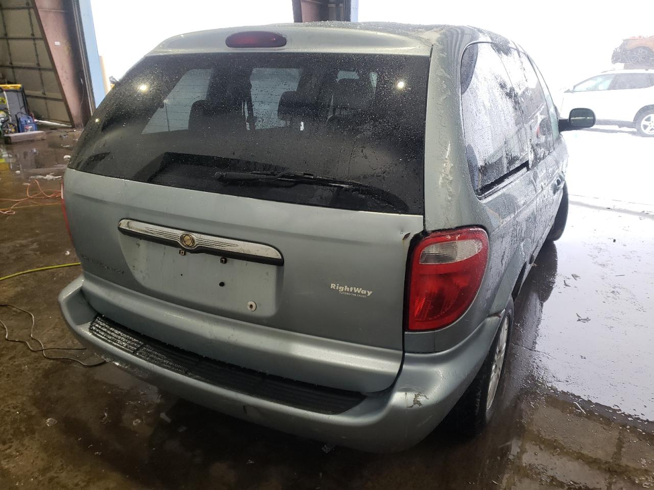 Photo 4 from auction – 2006 CHRYSLER TOWN & COU with VIN 1A4GP45R86B692248