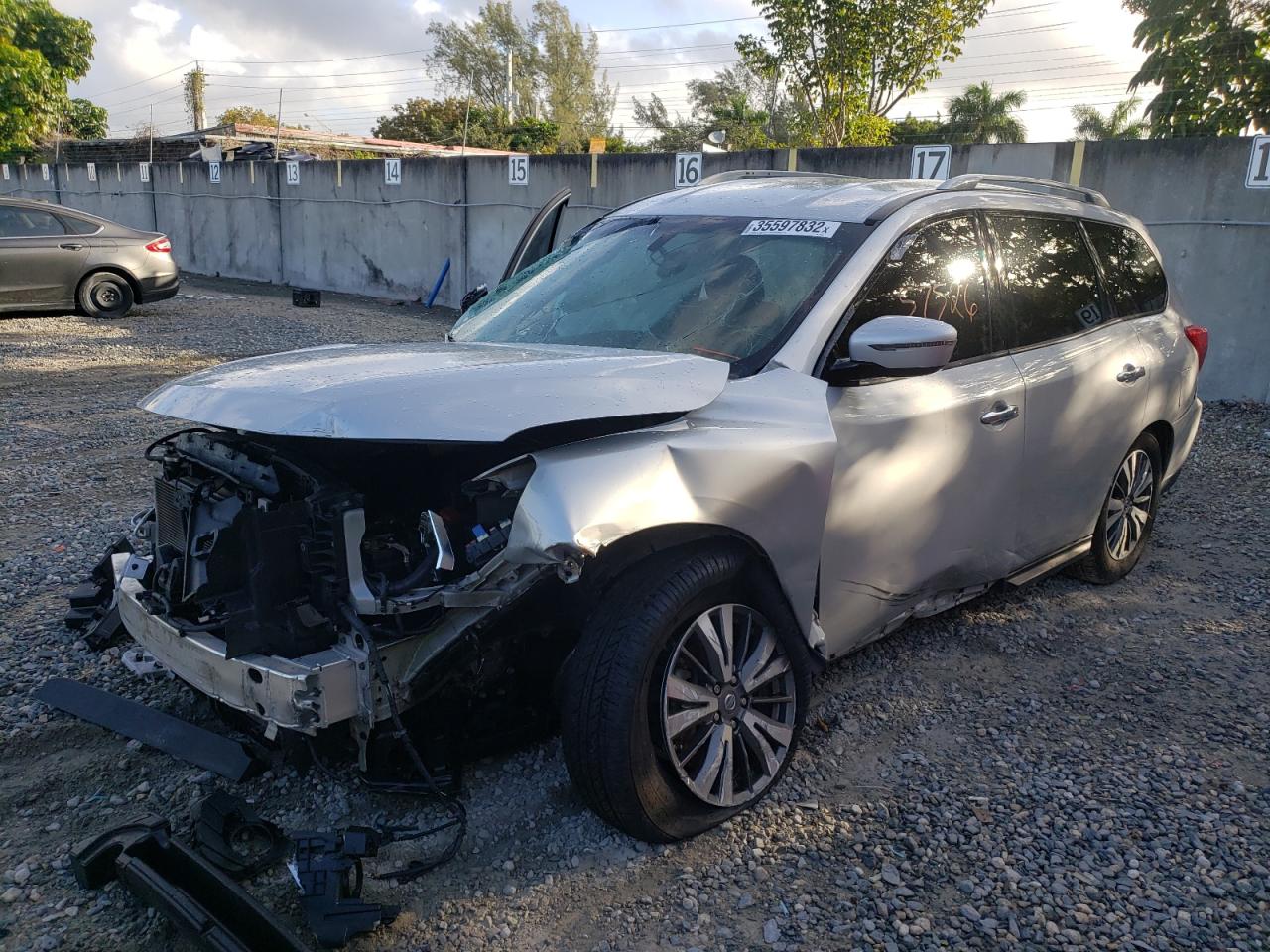 Photo 2 from auction – 2017 NISSAN PATHFINDER with VIN 5N1DR2MN8HC631996