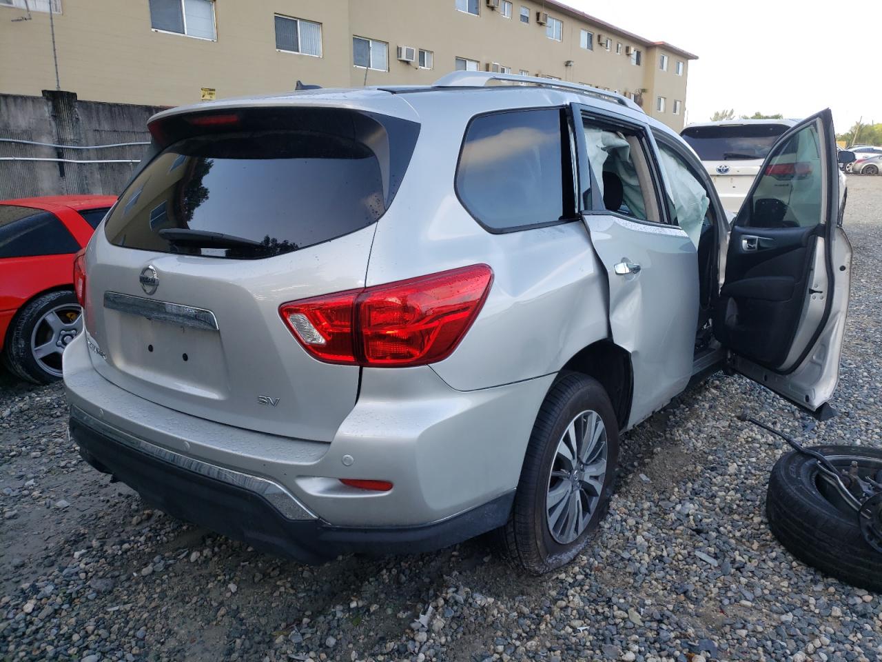 Photo 4 from auction – 2017 NISSAN PATHFINDER with VIN 5N1DR2MN8HC631996