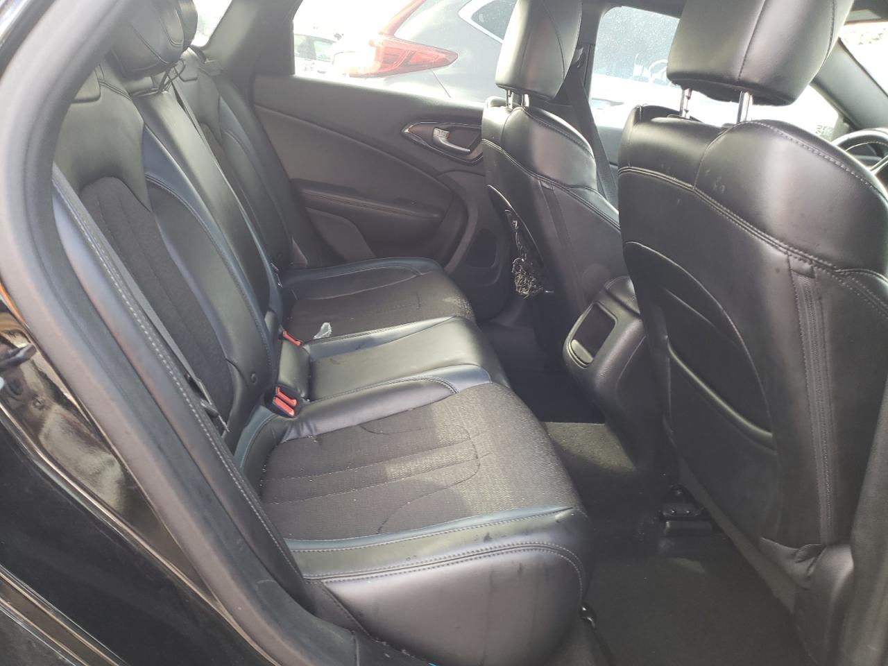 Photo 6 from auction – 2015 CHRYSLER 200 S with VIN 1C3CCCBG9FN706352