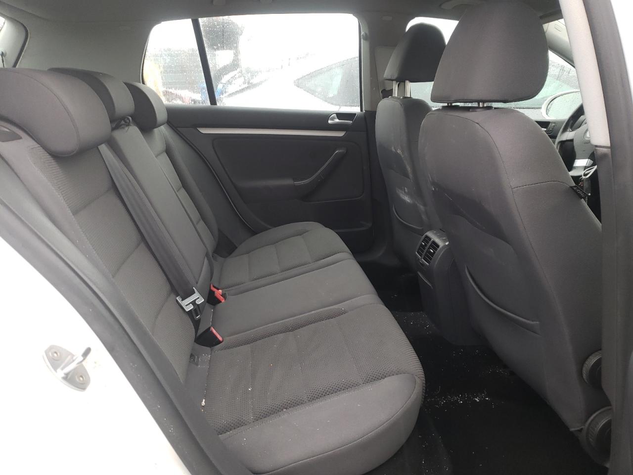 Photo 6 from auction – 2009 VOLKSWAGEN RABBIT with VIN WVWDA71K39W110669