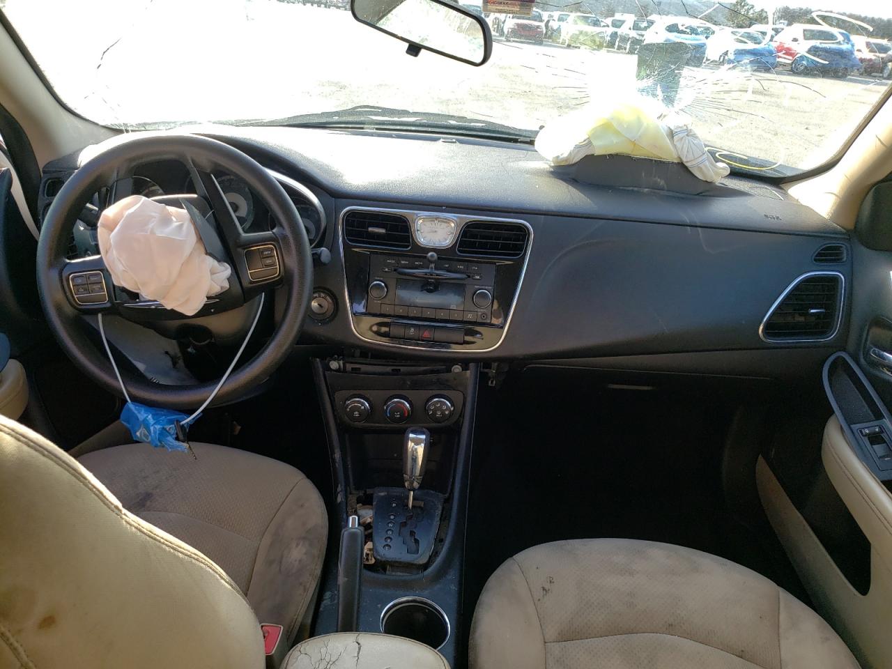 Photo 9 from auction – 2014 CHRYSLER 200 LX with VIN 1C3CCBAB7EN121817
