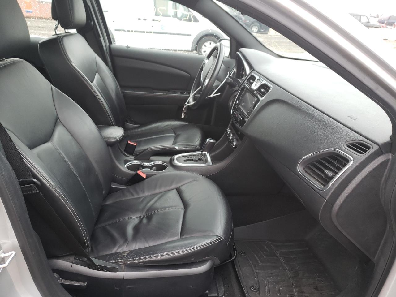 Photo 5 from auction – 2012 CHRYSLER 200 LIMITE with VIN 1C3CCBCB8CN263197