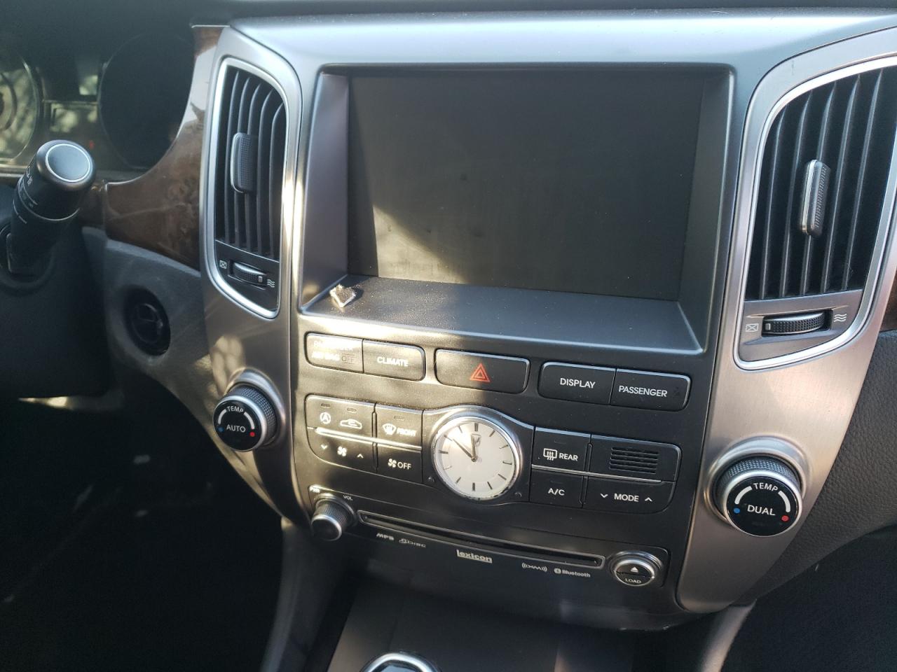 Photo 9 from auction – 2011 HYUNDAI EQUUS SIGN with VIN KMHGH4JFXBU042880
