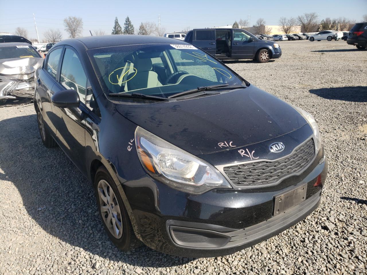 KIA RIO LX 2013 con VIN KNADM4A37D6288931 - Foto de la subasta