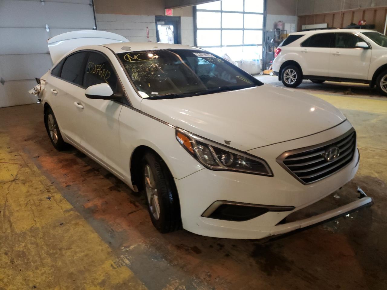 HYUNDAI SONATA SE 2017 with VIN 5NPE24AF4HH456401 - Photo from auction