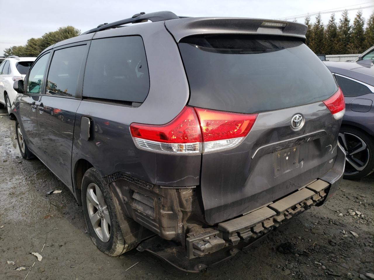 Photo 3 from auction – 2014 TOYOTA SIENNA LE with VIN 5TDKK3DC3ES462811