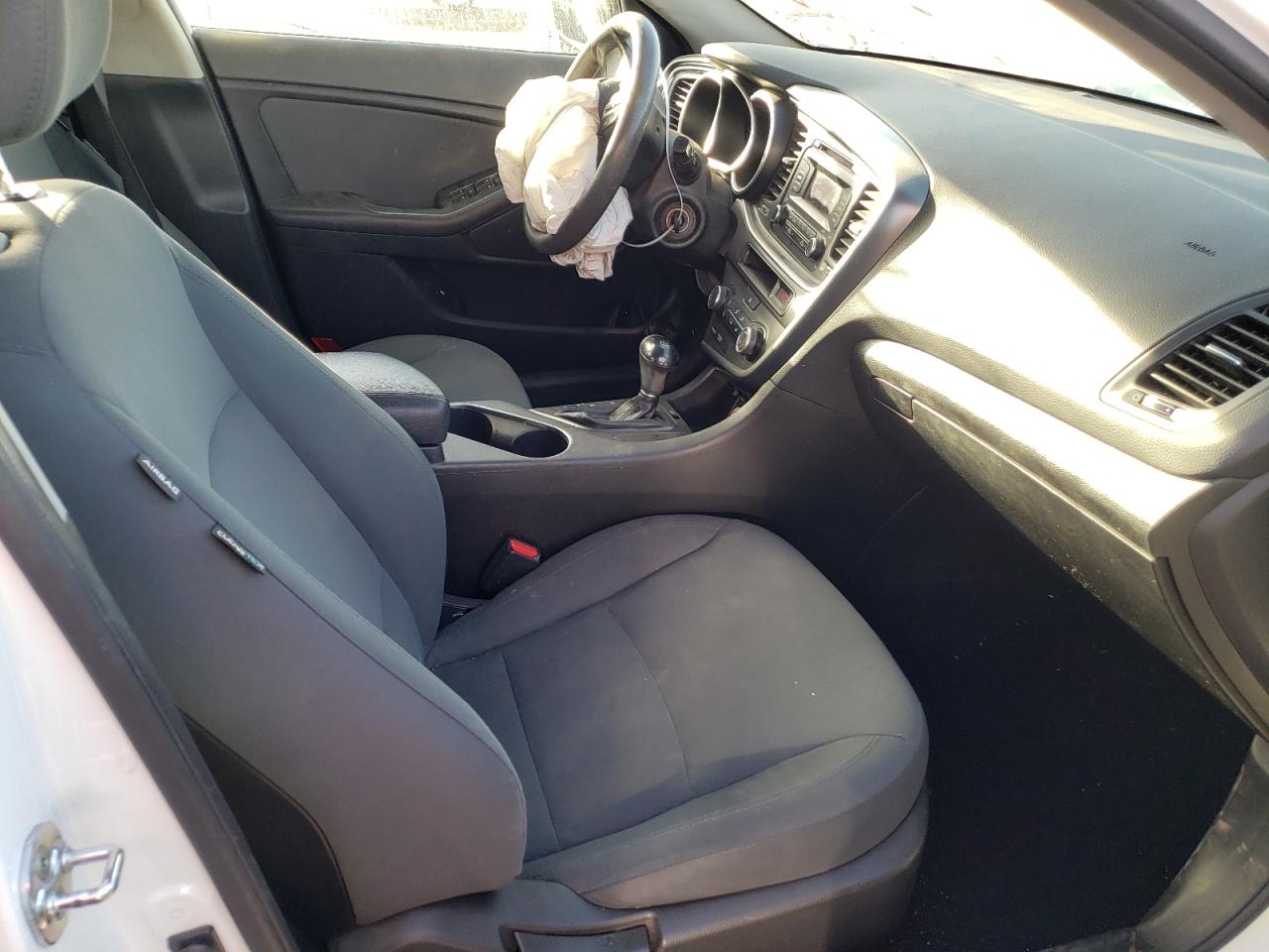 Photo 5 from auction – 2015 KIA OPTIMA LX with VIN 5XXGM4A78FG388222