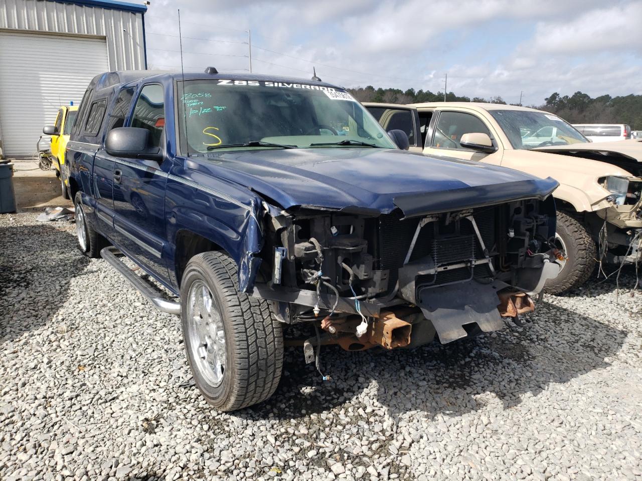 CHEVROLET SILVERADO 2004 with VIN 2GCEC19T441384620 - Photo from auction