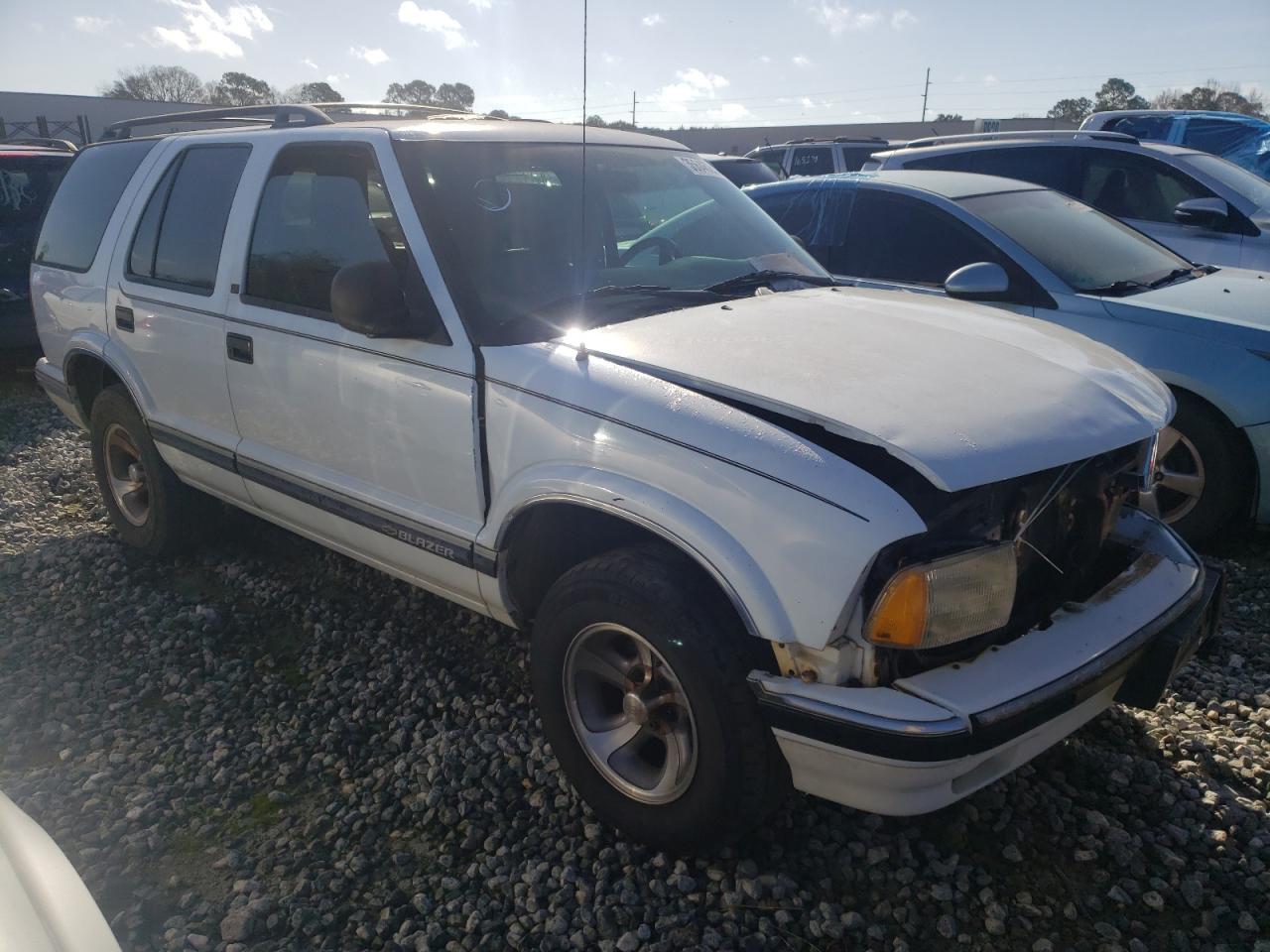 CHEVROLET BLAZER 1996 with VIN 1GNCS13W3T2112305 - Photo from auction