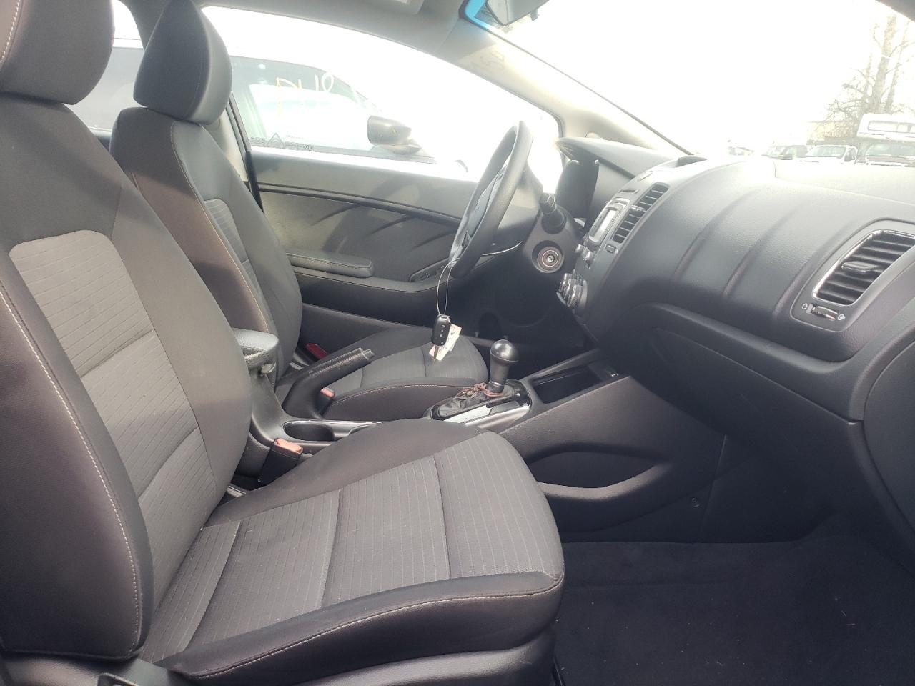 Photo 5 from auction – 2017 KIA FORTE LX with VIN 3KPFL4A74HE150930