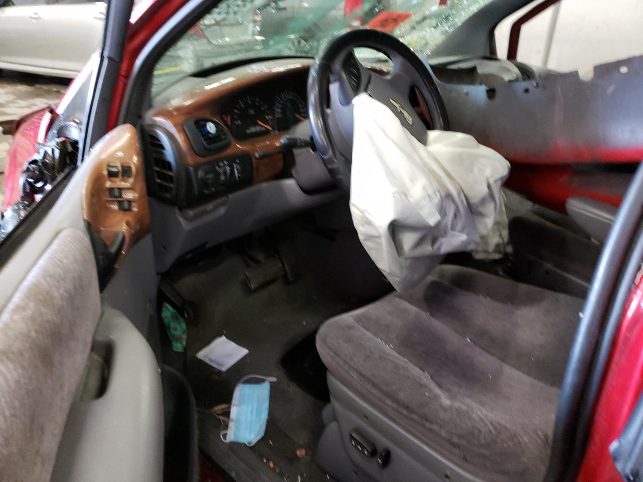 Photo 9 from auction – 2000 DODGE GRAND CARA with VIN 1B4GP44R4YB689192