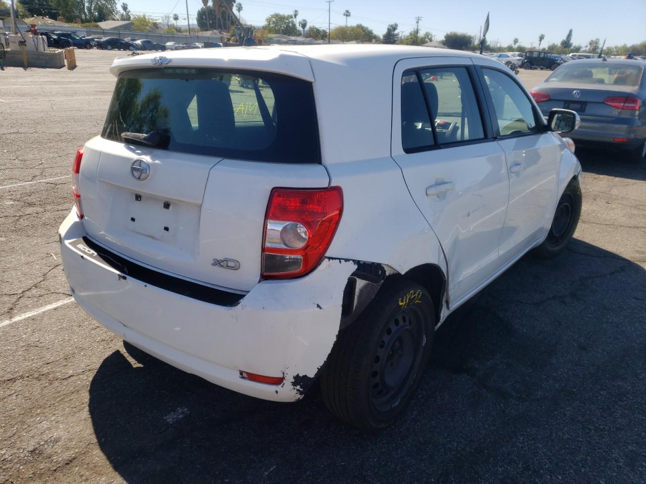 Photo 4 from auction – 2011 TOYOTA SCION XD with VIN JTKKU4B40B1014927