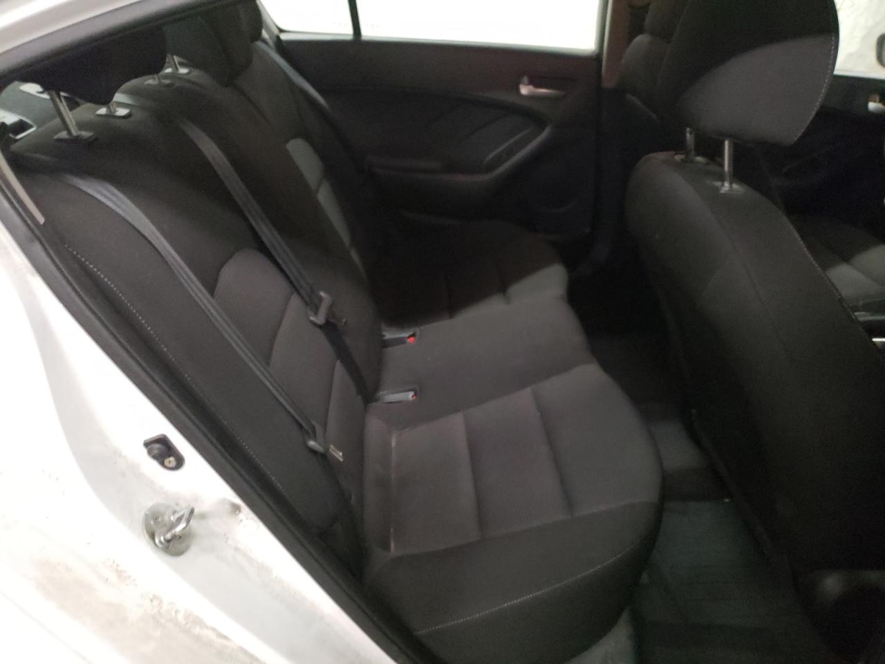 Photo 6 from auction – 2017 KIA FORTE LX with VIN 3KPFK4A74HE083426