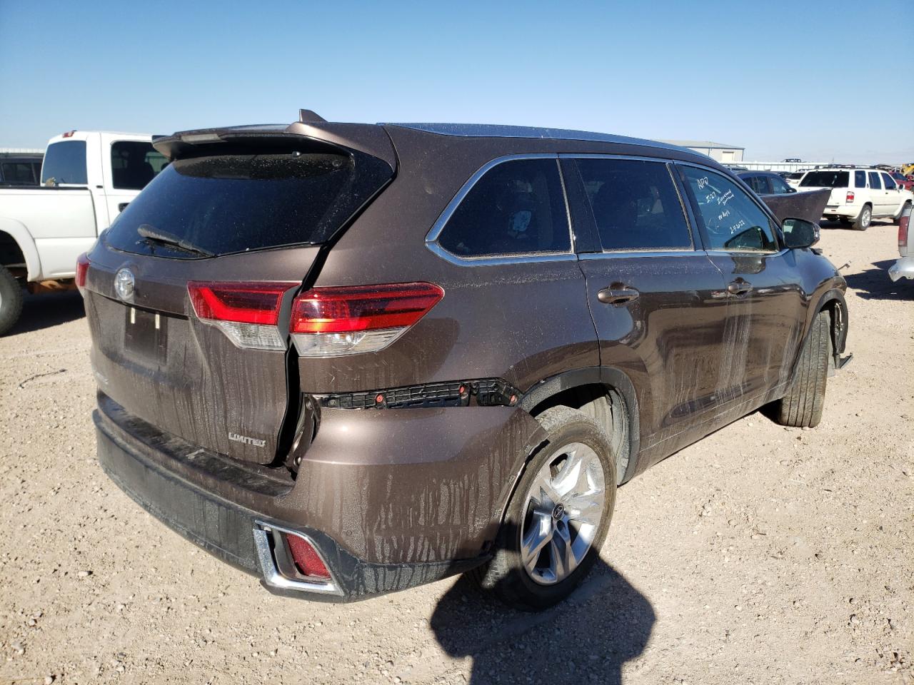 Photo 4 from auction – 2017 TOYOTA HIGHLANDER with VIN 5TDYZRFH0HS233413