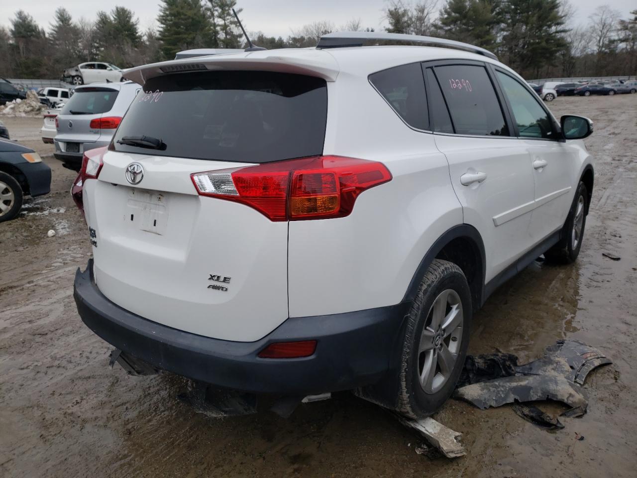 Photo 4 from auction – 2015 TOYOTA RAV4 XLE with VIN 2T3RFREV6FW371117